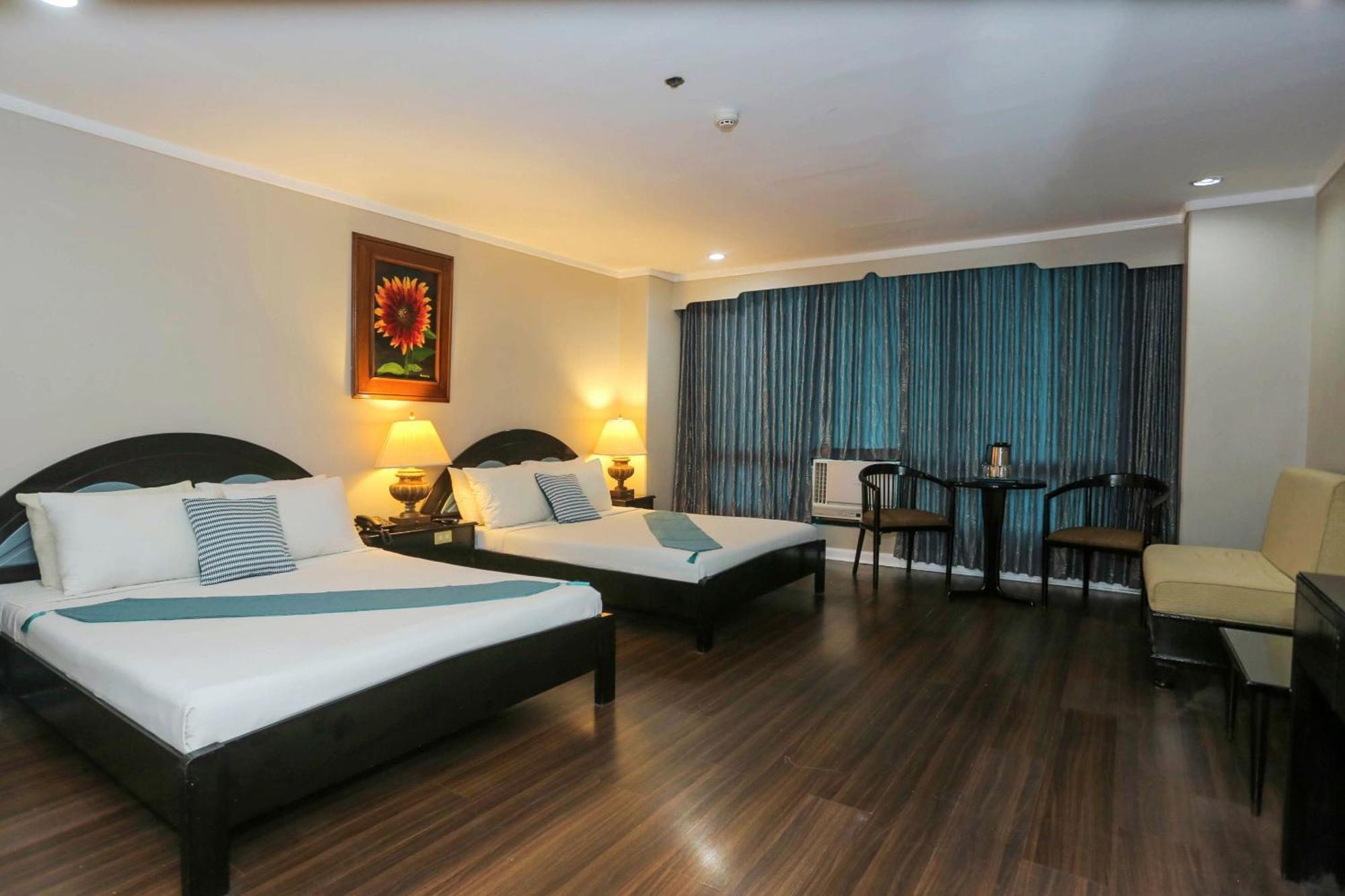 Holiday Plaza Hotel - Cebu Eksteriør billede