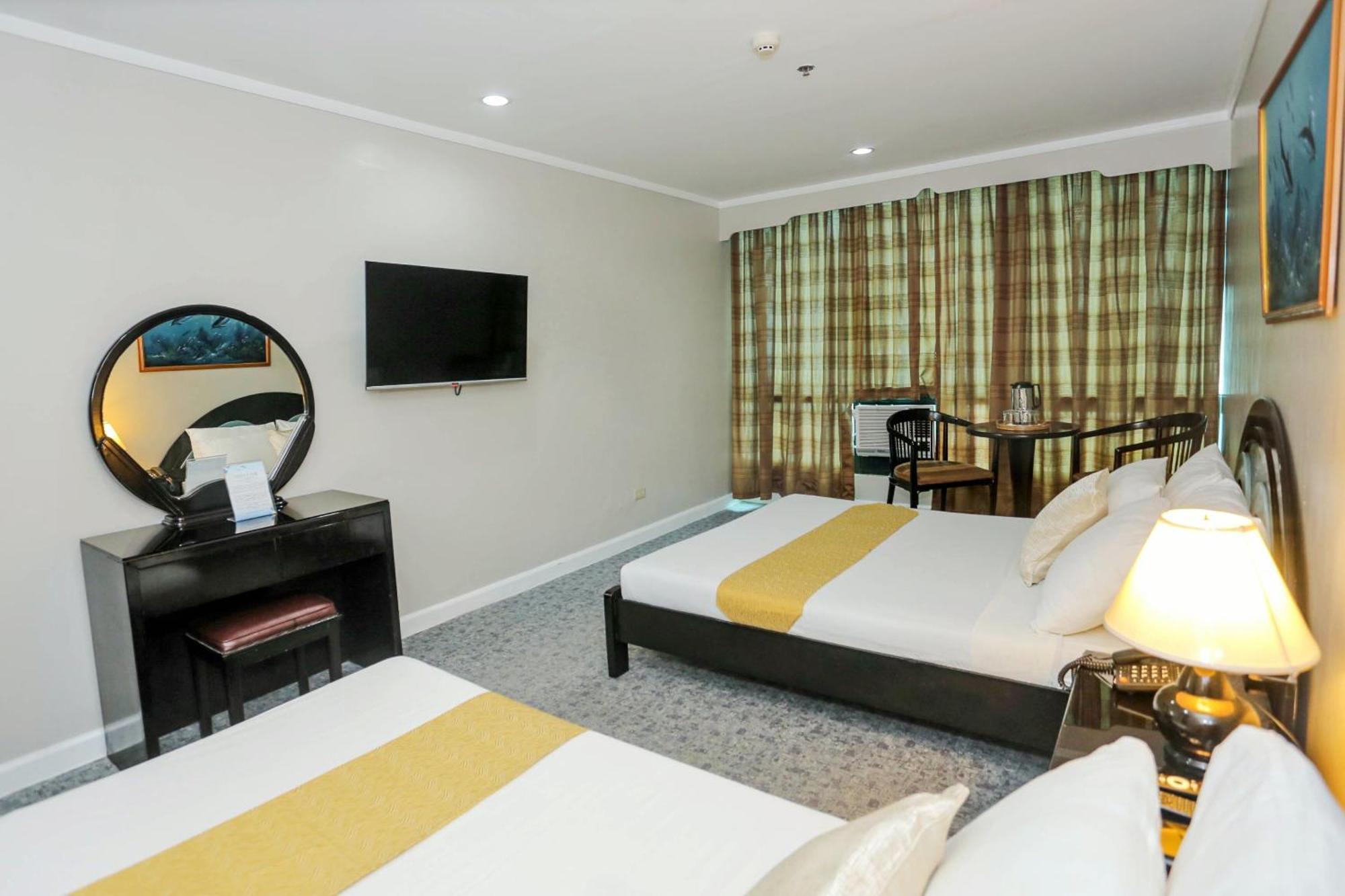 Holiday Plaza Hotel - Cebu Eksteriør billede
