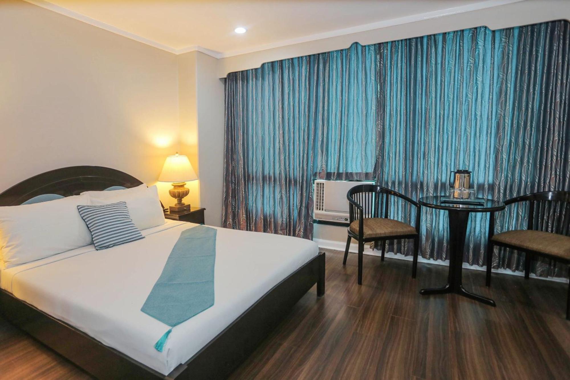 Holiday Plaza Hotel - Cebu Eksteriør billede