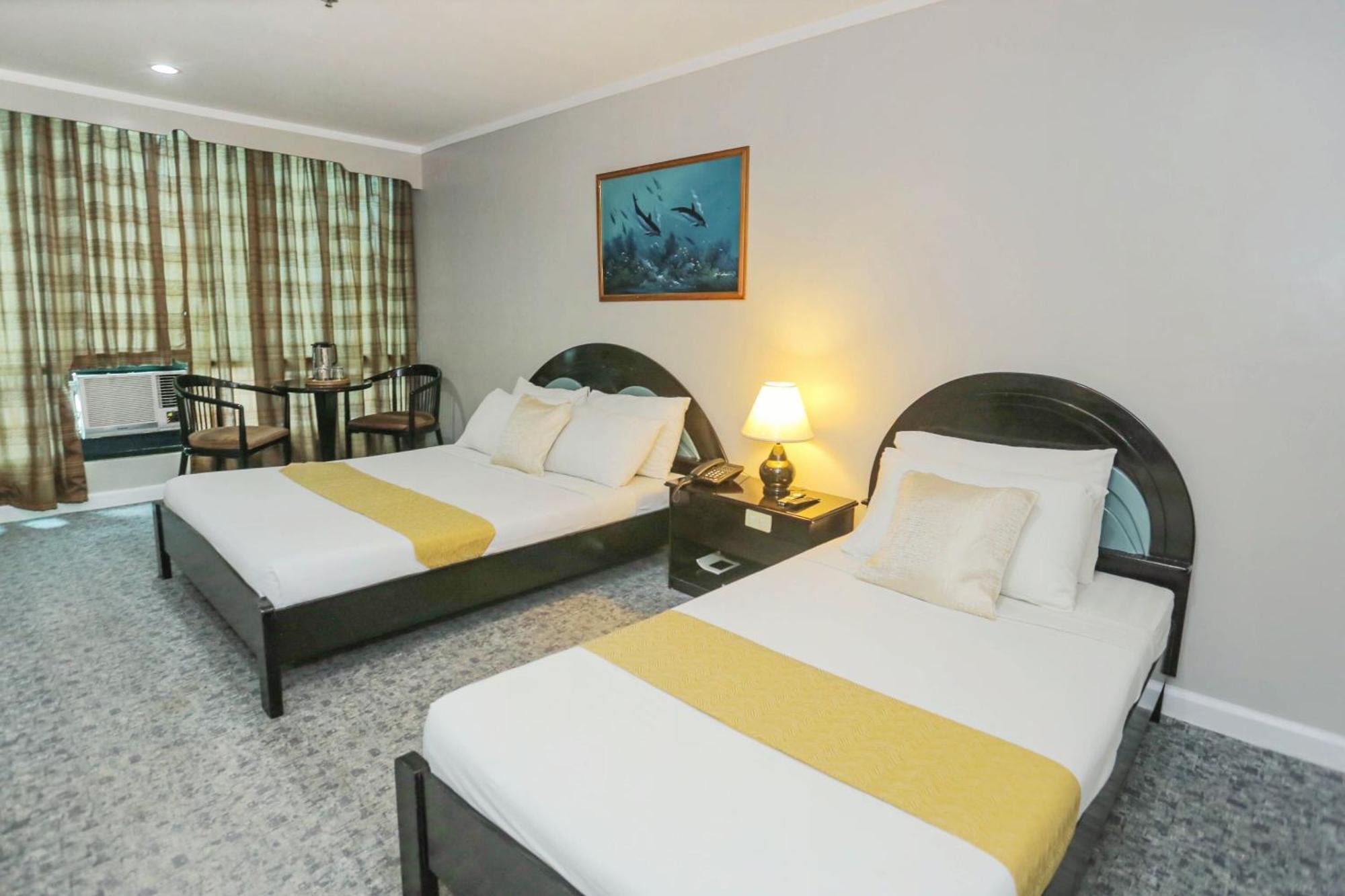 Holiday Plaza Hotel - Cebu Eksteriør billede
