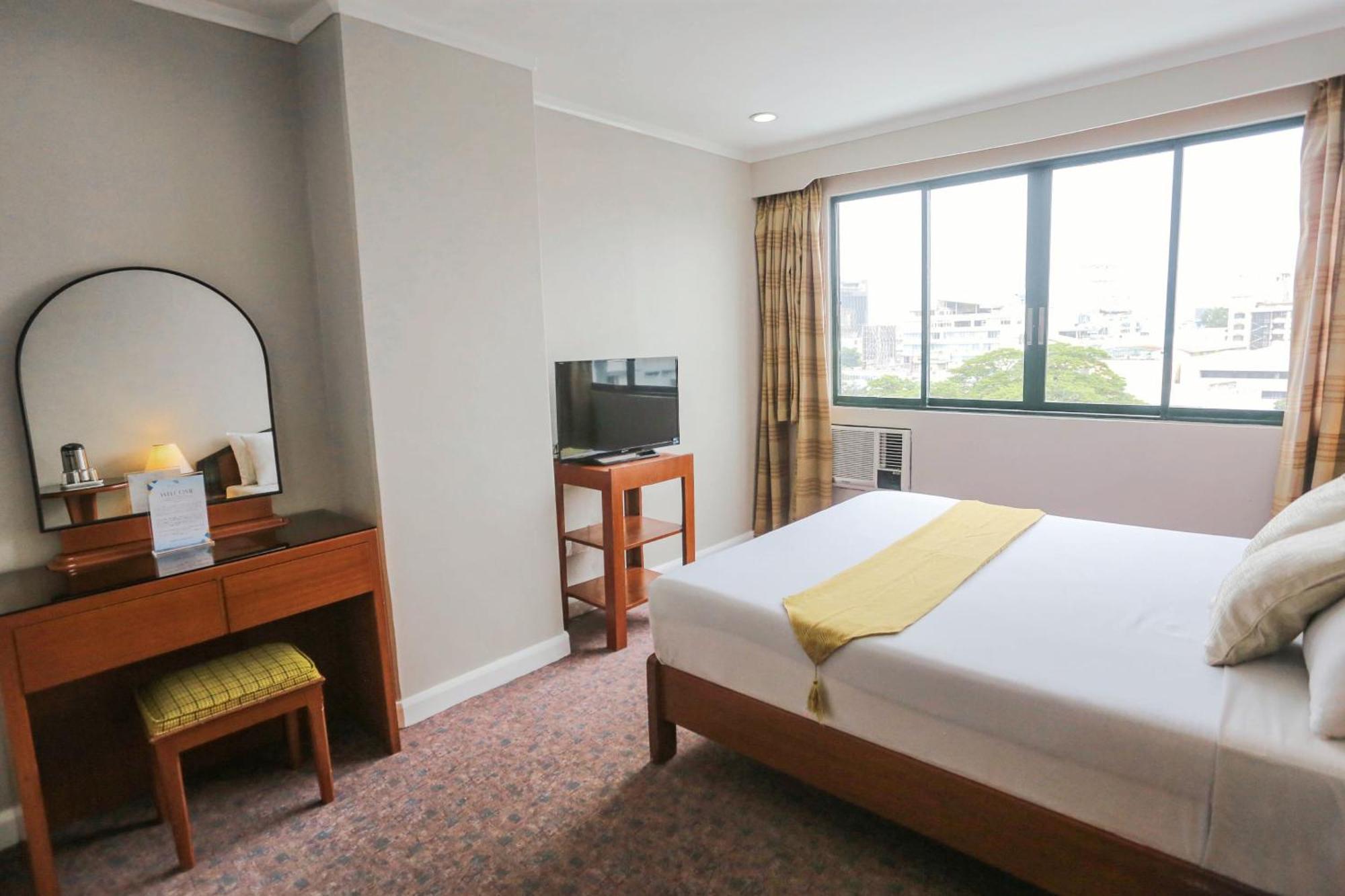 Holiday Plaza Hotel - Cebu Eksteriør billede