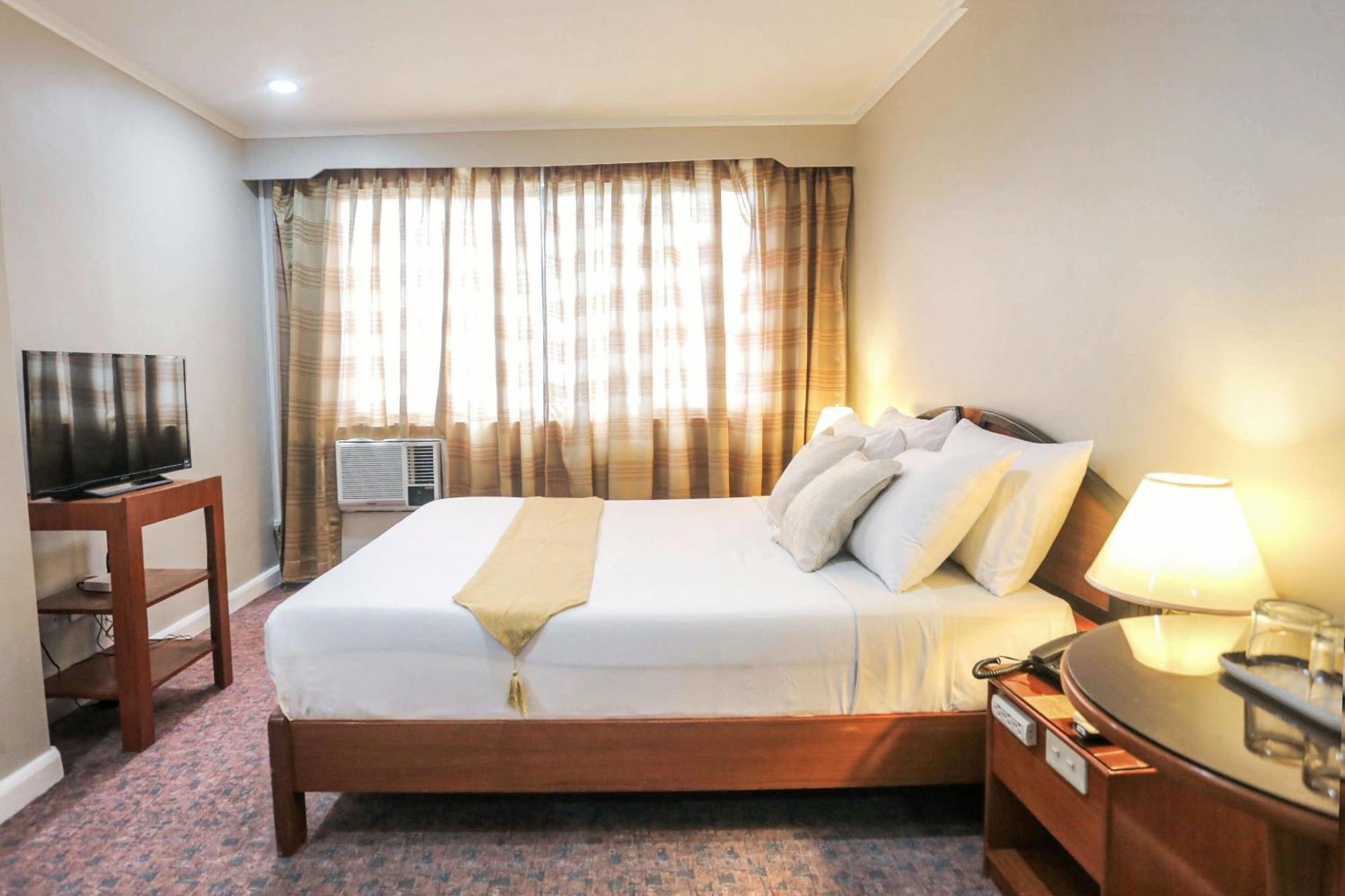 Holiday Plaza Hotel - Cebu Eksteriør billede
