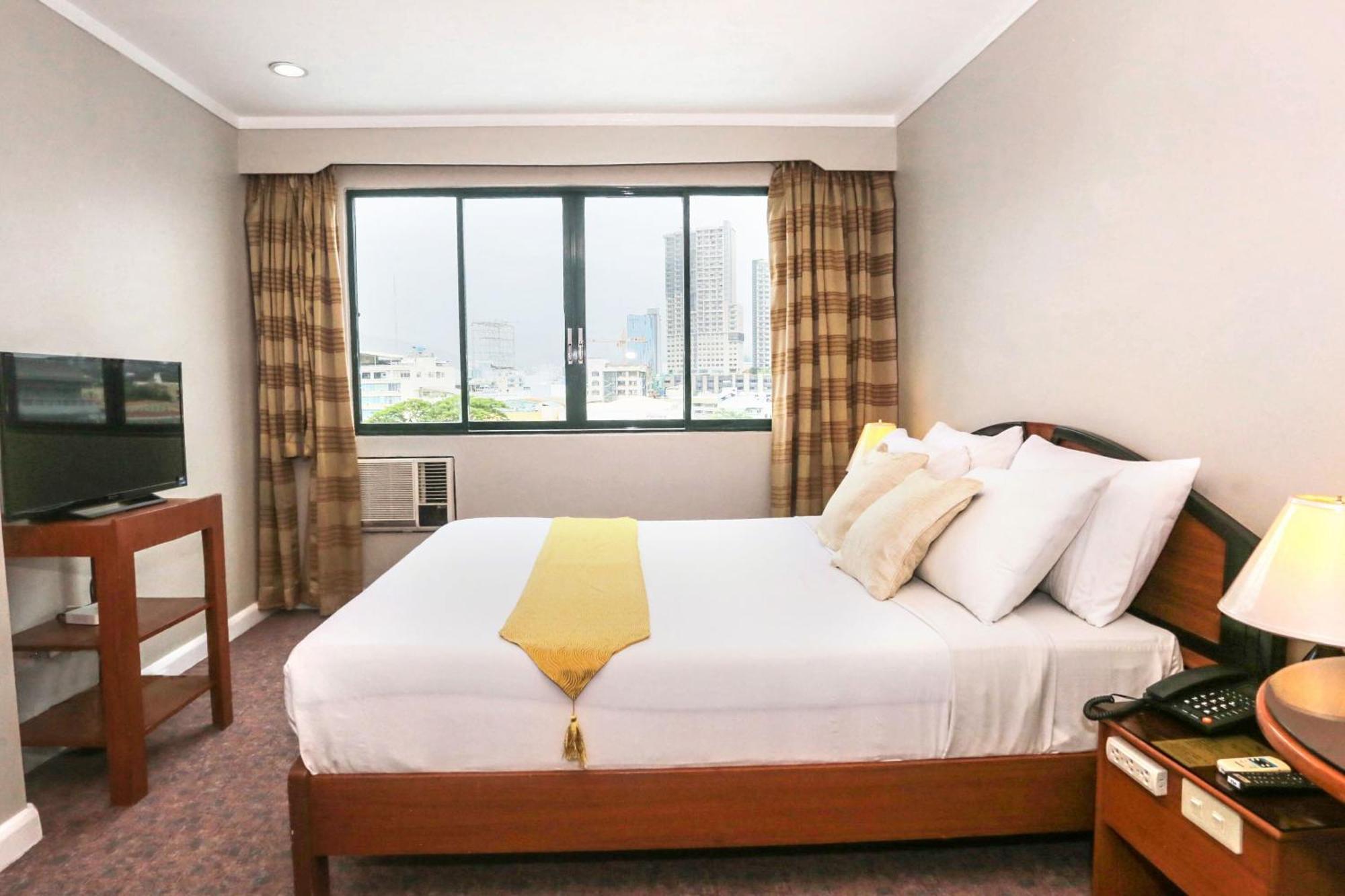 Holiday Plaza Hotel - Cebu Eksteriør billede