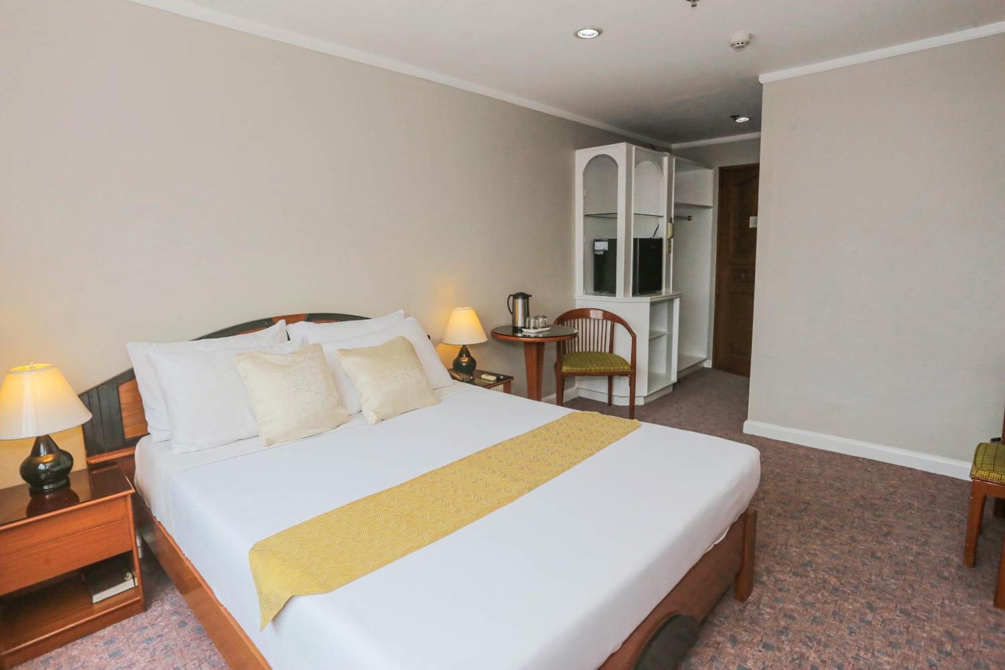 Holiday Plaza Hotel - Cebu Eksteriør billede