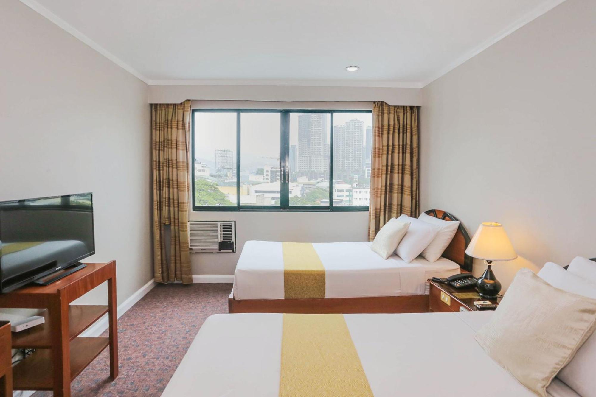 Holiday Plaza Hotel - Cebu Eksteriør billede