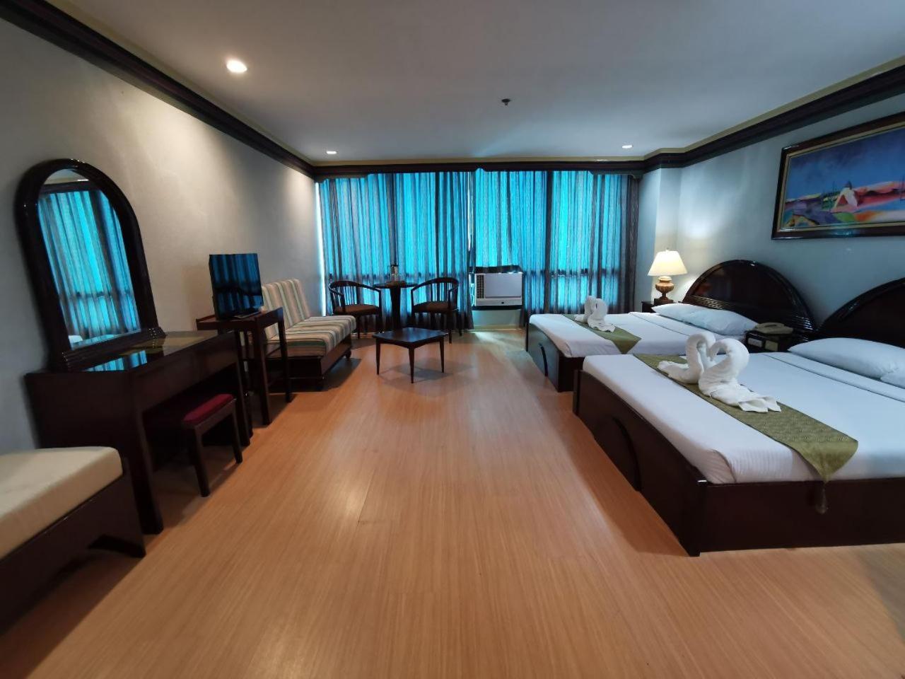 Holiday Plaza Hotel - Cebu Eksteriør billede
