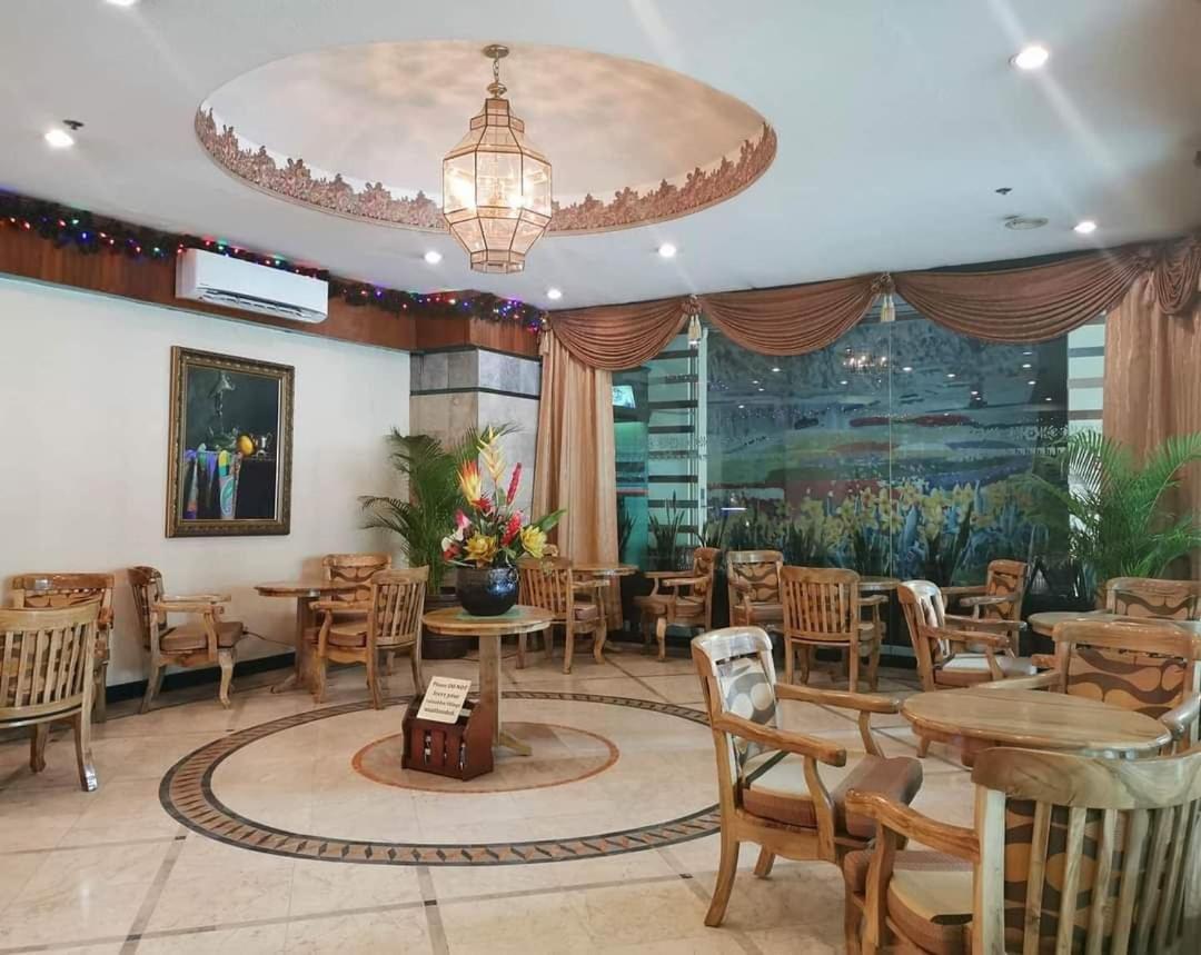 Holiday Plaza Hotel - Cebu Eksteriør billede