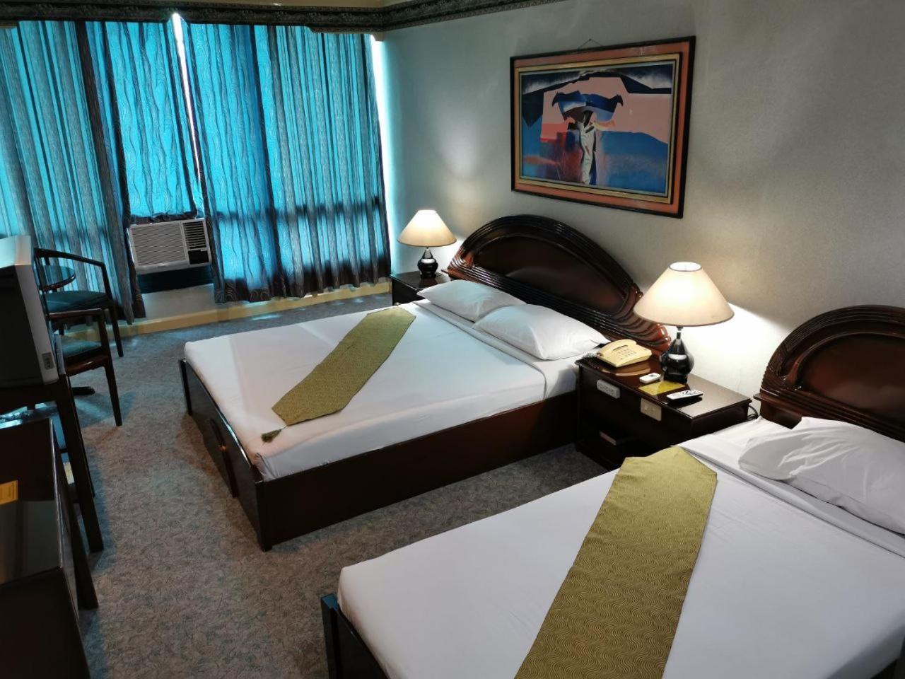 Holiday Plaza Hotel - Cebu Eksteriør billede